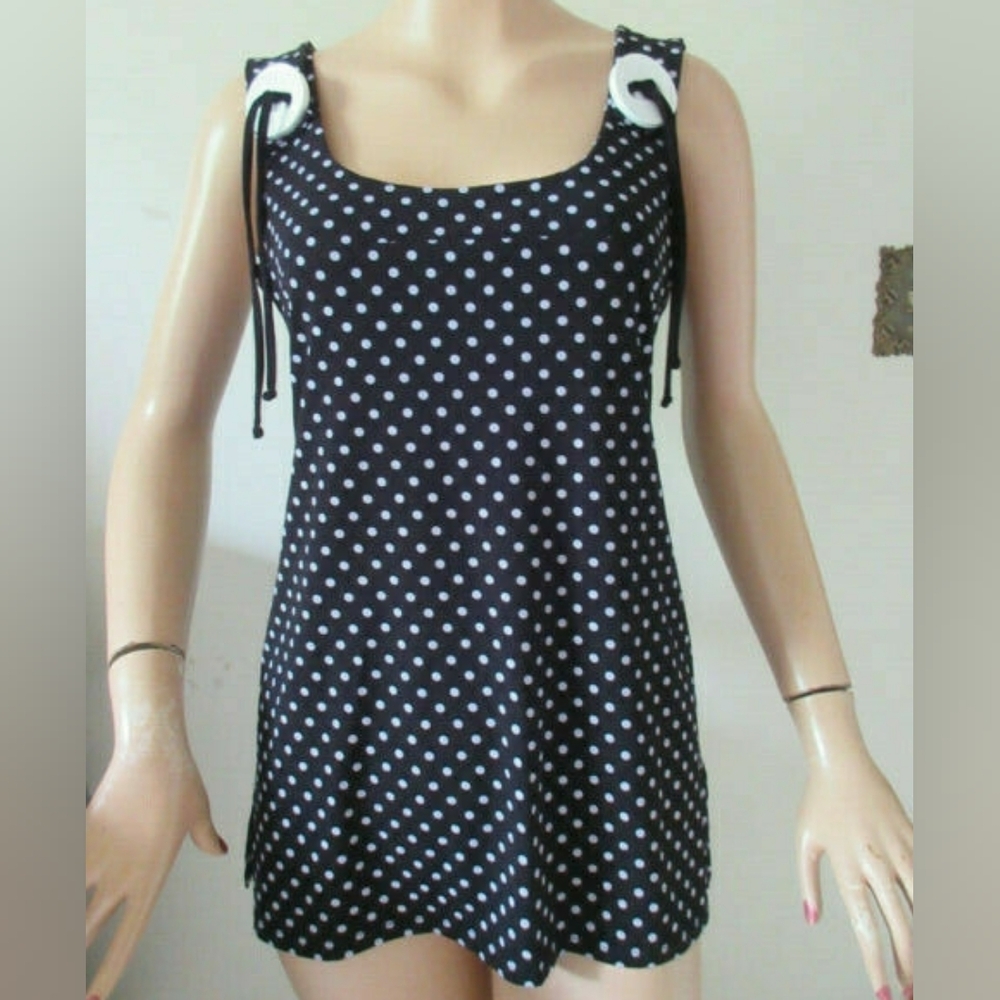 Frank Lyman Black & White Sleeveless Top Button Detail Women's Size 6